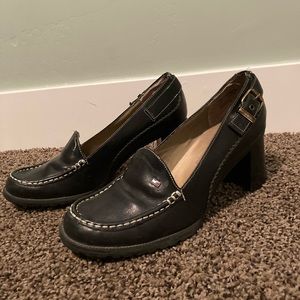 Vintage Tommy Hilfiger Brown Leather heels with buckle. Size 9.